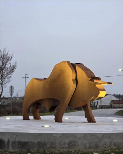 Touro Ra&ccedil;a Bovina Mirandesa 